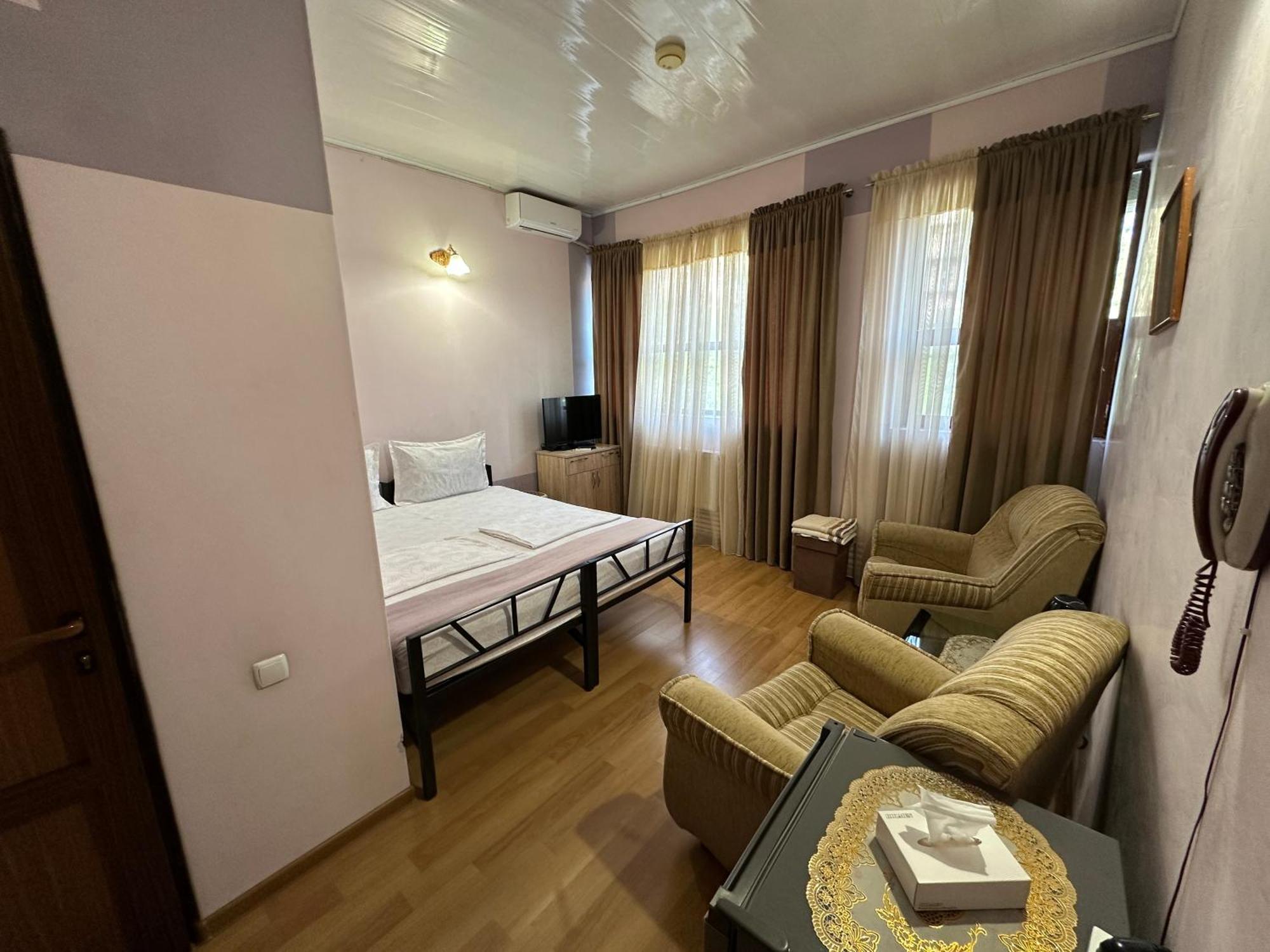 Alem Hotel Yerevan Exterior photo
